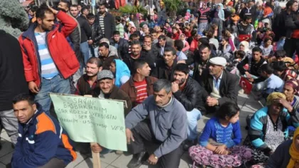 Kentsel Dönüşümü Protesto Eden Romanlar Belediye Binasına Yürüdü