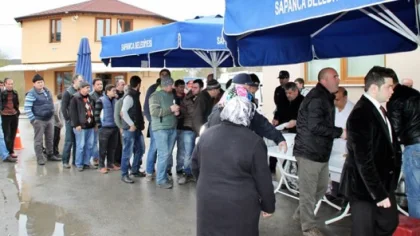 Sapanca'da Hayırsever Bir İş Kadını 500 Kişiye Yemek Dağıttı