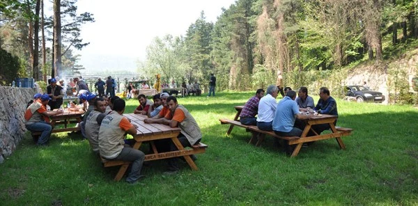 Başkan Uslu'dan Mangal Ziyafeti