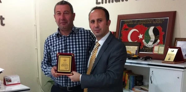 Sapanca Alaçam İlköğretim Okulu Yönetiminden Hayırseverlere Plaket