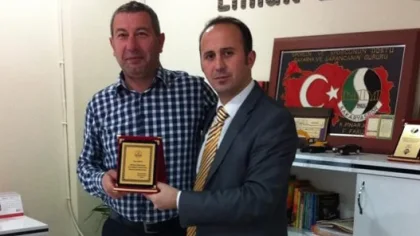 Sapanca Alaçam İlköğretim Okulu Yönetiminden Hayırseverlere Plaket