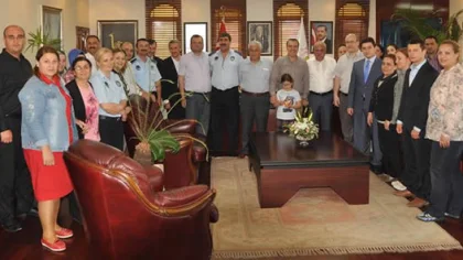 Sapanca Belediye Personeli Başkan Uslu'nun Kandilini Kutladı