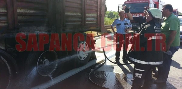 Sapanca Tem'de Yanan Tır Korkuttu