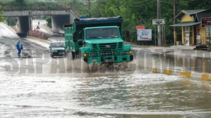 Sapanca'ya 10 Dakikalık Yaz Yağmuru Yetti