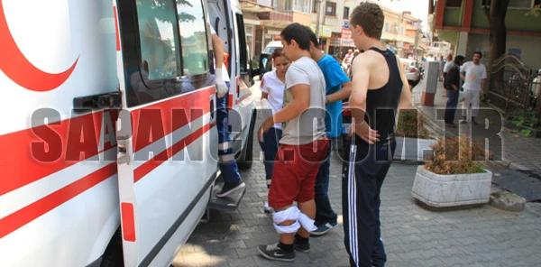 Bisikleti ile Park Halindeki Otomobile Çarpan Şahıs Yaralandı
