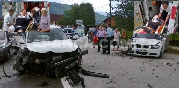 Sapanca'da Trafik Kazası: 2 Yaralı