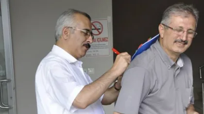 'İki İş Çılgınının Fotoğrafıdır Gördüğünüz, Belki de İki Lüzumsuz Adamın'