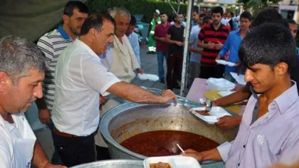 Sapanca Belediye Başkanı İbrahim Uslu İftar Çadırında Vatandaşlarla İftar Açtı