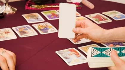 Sapanca'da ki Festivalde Stant Açan Tarotçuya Polisten Gözaltı Geldi