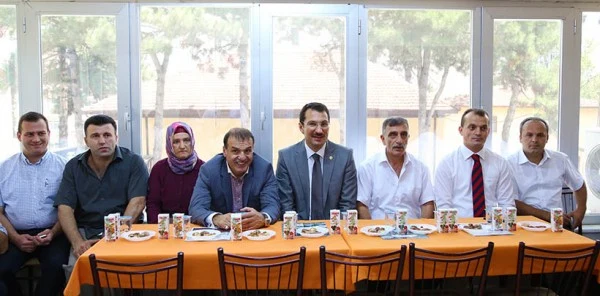 AK Parti Sapanca İlçe Teşkilatı Parti Binasında Bayramlaşma Töreni Düzenlendi