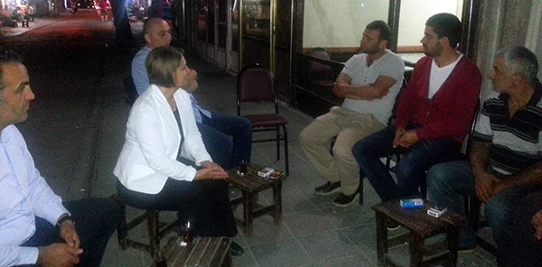 Oya Arapoğlu Kahvehaneleri Ziyaret Etti