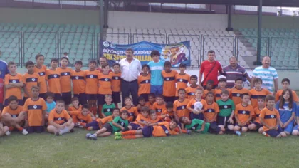 Eski Futbolcular Sapanca Yaz Okulu Öğrencileriyle Bir Araya Geldi