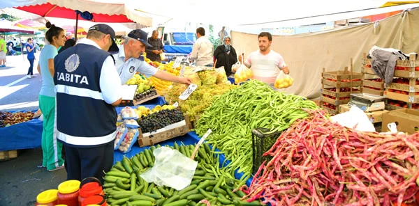 Sapanca Zabıtası Pazar Denetimi Yaptı