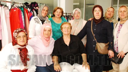 AK Parti Sapanca Kadın Kolları Engelliler Yararına Kermes Düzenledi