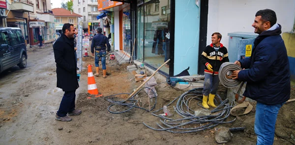 Sapanca'da Çarşı İçi Elektrik Hatları Yer Altına İniyor