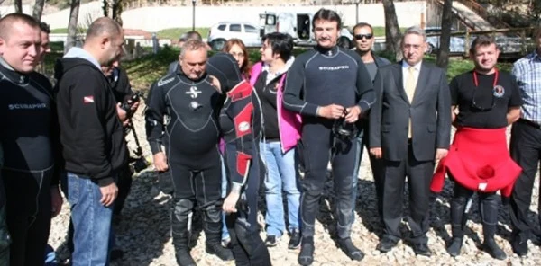 Tüzmen Sapanca Gölü'nde Dalış Yaptı