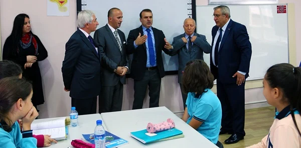 Başkan Uslu Alaçam Ortaokulu'nu Ziyaret Etti