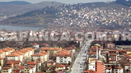 Kaçılacak kadar Uzak, Gidilecek kadar Yakın