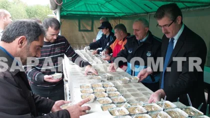 Sapanca'da Vatandaşlara Aşure Dağıtıldı
