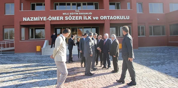 Kaymakam Azcan, Nazmiye - Ömer Sözer İlk ve Ortaokulu'nda