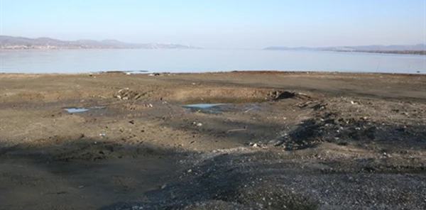 Sapanca Gölünü Besleyen Dere Kurudu