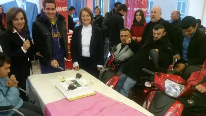 Oya Arapoğlu, Engellilerle Bir Araya Geldi