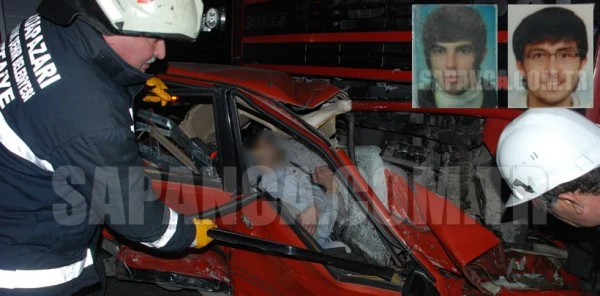 Sapanca'da Otomobil Tır'ın Altına Girdi: 2 Ölü, 3 Yaralı