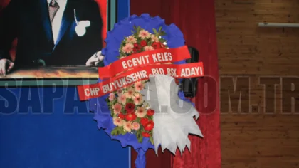 Gözümüz Çelenkteki O İbareye Takıldı