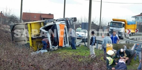 Tem Otoyolu Sapanca Mevkiinde Meydana Gelen Kazada Erdinç Sever Yaralandı