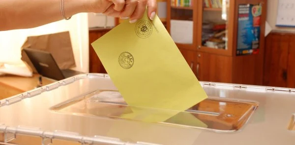Sapanca'da 3 Adayın Belediye Meclis Üyeliği Adaylık Başvuruları Reddedildi