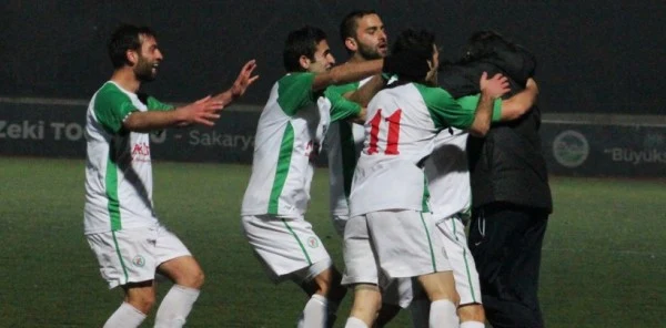 Sapanca Gençliskpor Eve Lider Dönüyor