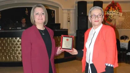 Oya Arapoğlu'na ''En Başarılı Siyasetçi'' Ödülü