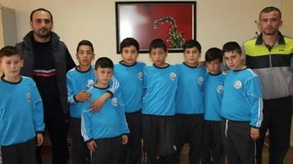 Minik Güreşçiler Kaymakam Azcan'ı Ziyaret Etti