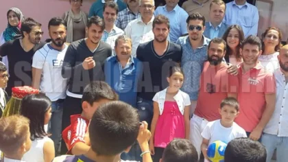 Pilav Gününe Ünlü Yağdı