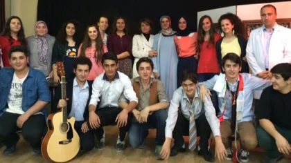Sapanca Anadolu Lisesinden Tiyatro Gösterisi ve Resim Sergisi
