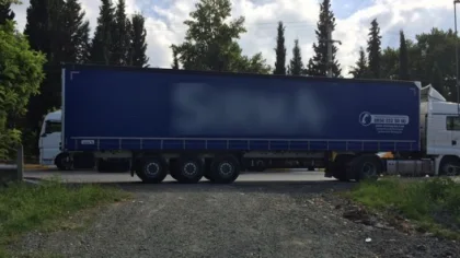 Mezarlığa Tır Engeli