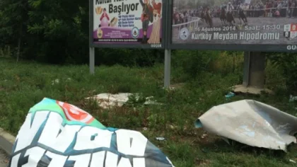 Erdoğan'ın Afişleri Yerlerde