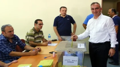 Sapanca'da Yılmazer, Bostancı ve Cebeci Oylarını Kullandı
