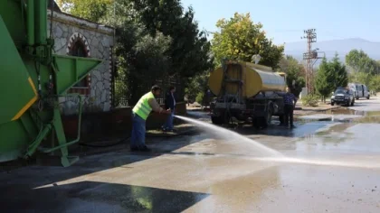 Sapanca Belediyesi Bayram Temizliği Yapıyor