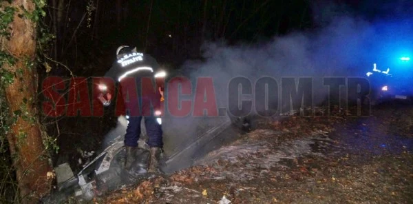 Sapanca'da Kaza Yapan Otomobil Alev Alev Yandı