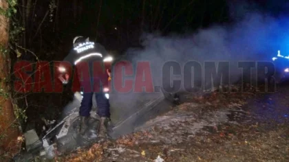 Sapanca'da Kaza Yapan Otomobil Alev Alev Yandı