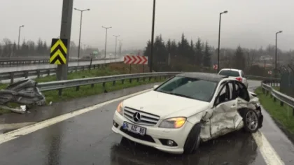 Sapanca'da Trafik Kazası: 2 Yaralı