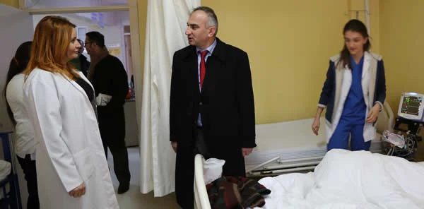 Aydın Yılmazer, Sapanca Devlet Hastanesini Ziyaret Ederek Hastalarla Görüştü