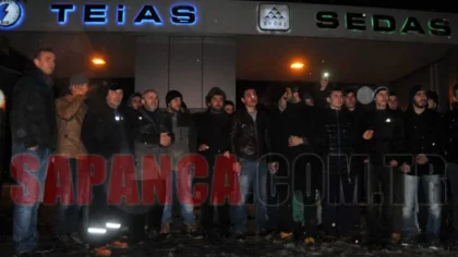 Elektrik Kesintilerinden Bıkan Sapancalılar Sedaş Önünde Eylem Yaptı