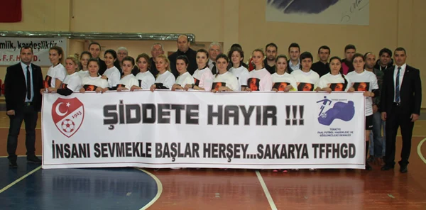 Bayan Hakemler Özgecan için Bir Araya Geldi