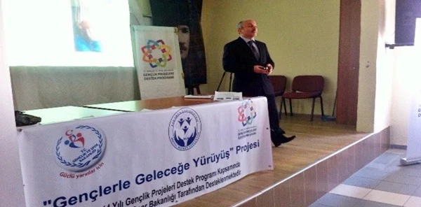 Gençlerle Geleceğe Yürüyüş Projesi Konferansı