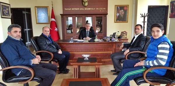 Milli Futbolcudan Kaymakam Azcan'a Ziyaret