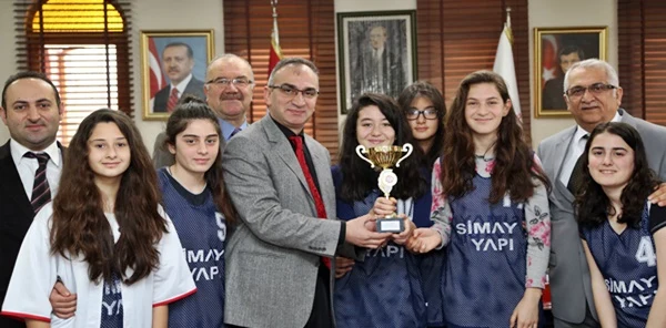 Muazzez Sabri Gündoğar Ortaokulu Basketbol Takımı Ziyaretlerini Sürdürüyor