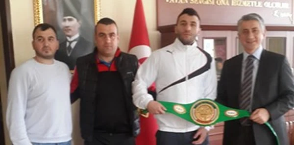 Şampiyondan Kaymakam Azcan'a Ziyaret