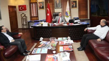 Eski Bakanlardan Başkan Yılmazer'e Kutlama Ziyareti